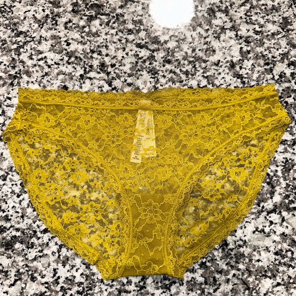 Victoria’s Secret “5” Pair Panty Bundle - Picture 4 of 13